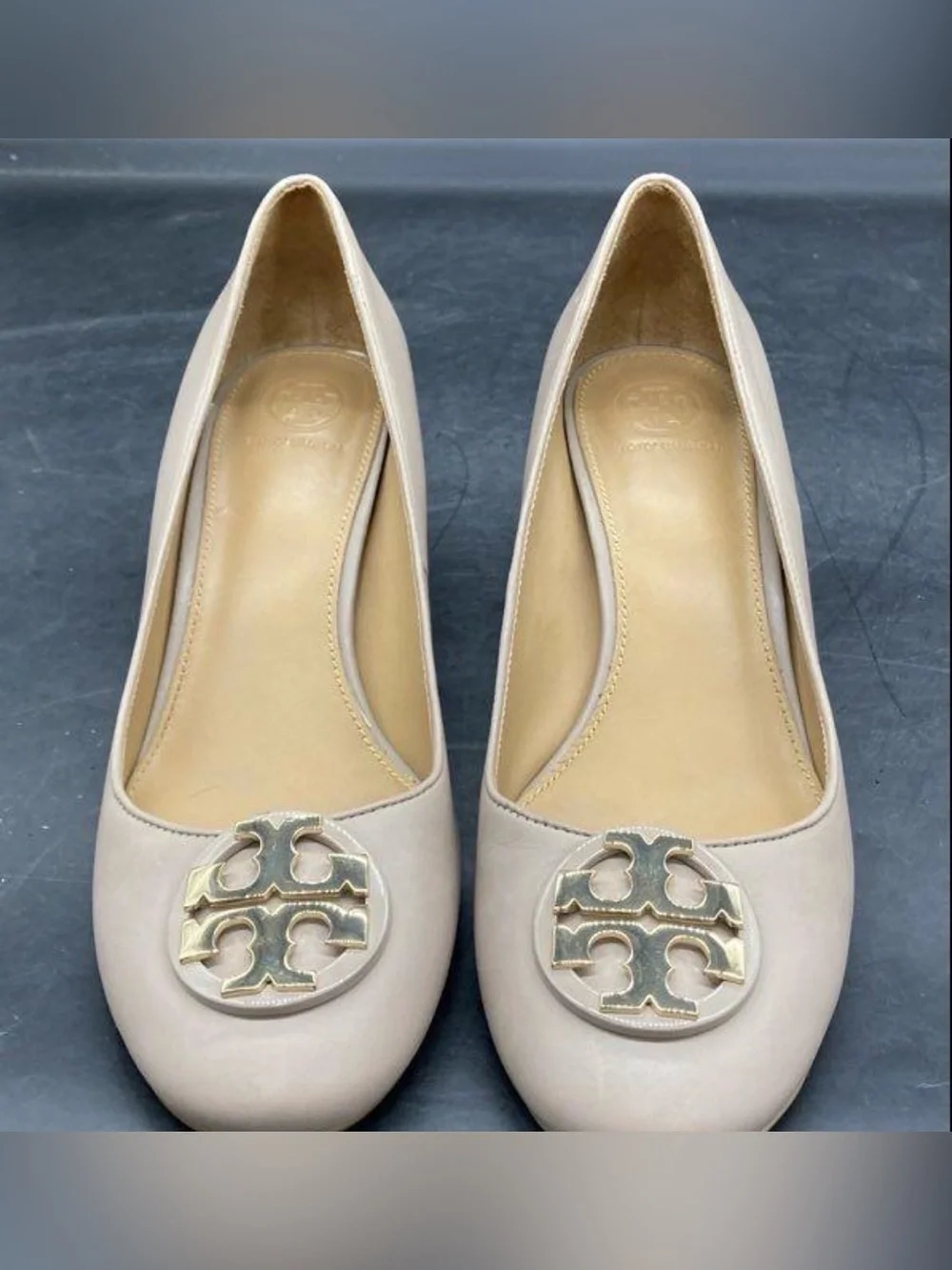 Tory Burch Nude Beige Leather Block Heel Pumps Gold Double T Logo Sz 8.5